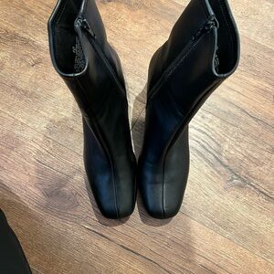 Black Women's Square-Toe Mid-Calf Boots